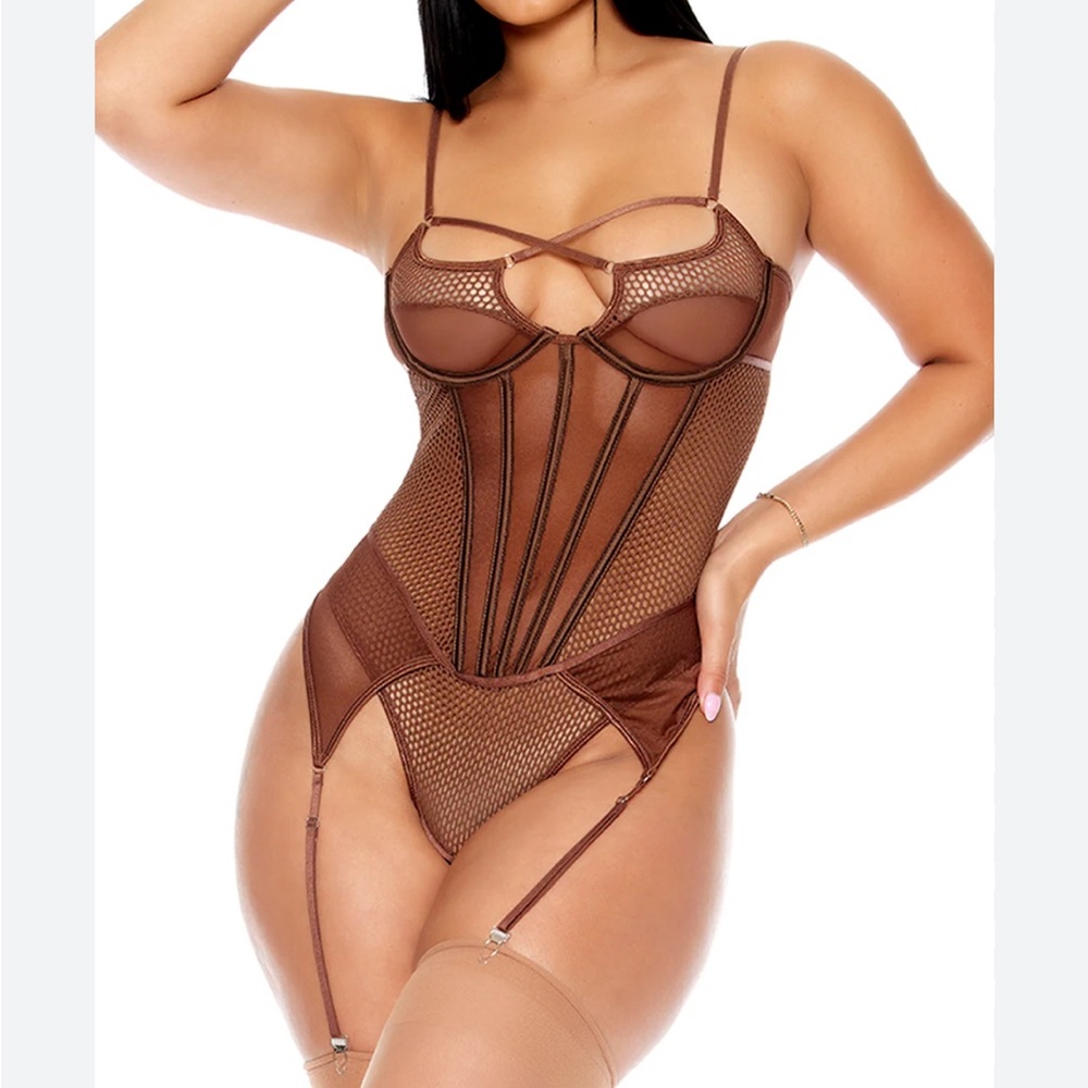 Caught Up O-Net Corset Style Teddy × 1
M / Brown